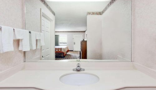 King Room - Non-Smoking