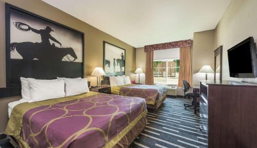 Queen Room with Two Queen Beds and Bath Tub - Mobility/Hearing Access - Non-Smoking