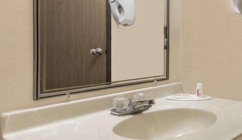 Queen Room - Mobility Access/Non-Smoking