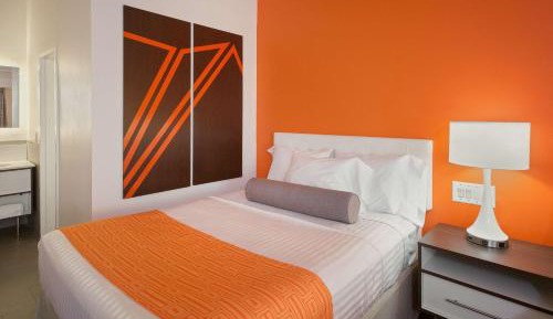 Deluxe Queen Room with Two Queen Beds - Non-Smoking