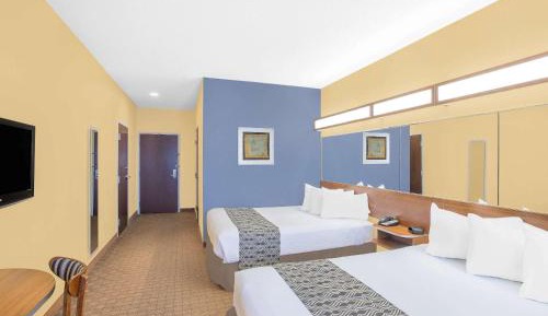 Queen Room with Two Queen Beds - Non-Smoking