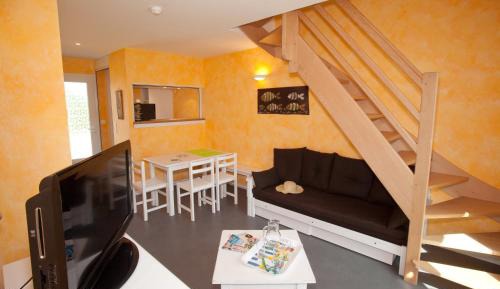 Three-Bedroom Apartment (4 Adults + 2 Children)