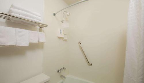 Queen Room with Two Queen Beds and Bath Tub - Mobility Accessible/Non-Smoking