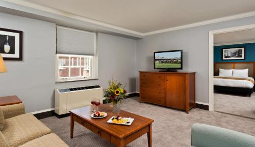 One-Bedroom Queen Suite with Sofa Bed