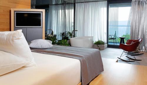 Deluxe Double Room with Sea View and Balcony