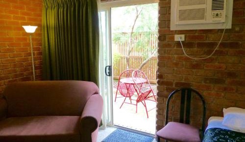 Twin Room with Spa Bath and Courtyard