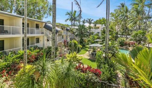 Apartment with Garden View