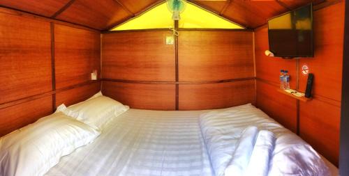 Queen Bed Chalet