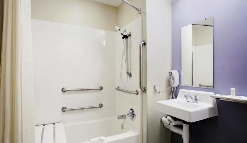 1 Queen Bed, Accessible room, Non Smoking - Non Pet Friendly Room