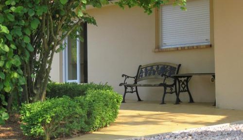 Apartment with Garden View