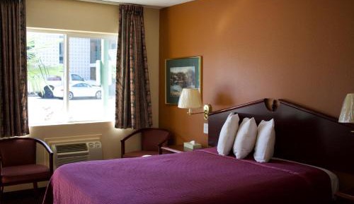 Queen Room - Disability Access/Non-Smoking