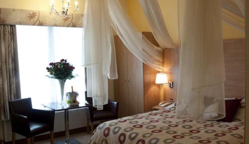 Queen Room with Spa Bath