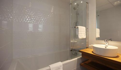 Queen Room with Two Queen Beds and Communicating Room - Non-Smoking