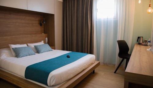 Double Room (1 double bed + 1 junior bed)