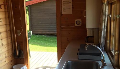 Cottage with Shared Bathroom (4 Adults)