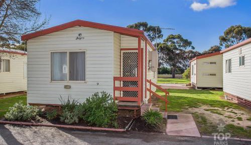 Standard Two-Bedroom Cabin (Please specify the 2nd bedroom bedding preference) - Pet Friendly