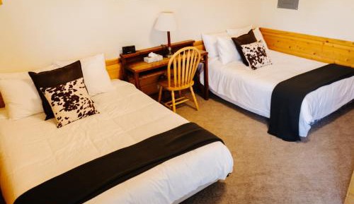 Private Small Cabin 2 Queen Beds