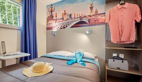 Double Room (2 Adults)