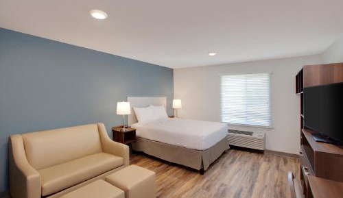 Deluxe Queen Suite