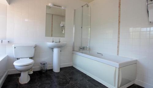 Family Room (2 Adults + 2 Children)