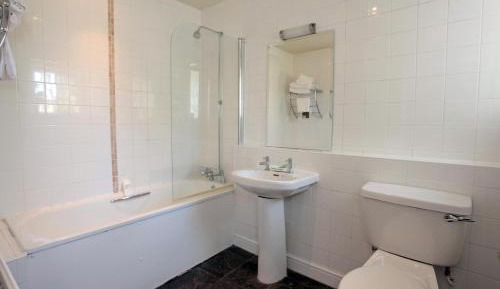 Family Room (2 Adults + 1 Child)