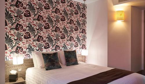 Executive Double above Bar