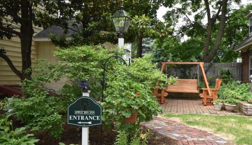 Queen Room with Garden View