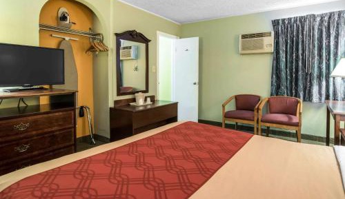 Queen Room - Non-Smoking