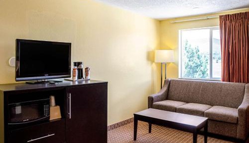 Queen Suite with Two Queen Beds - Non Smoking