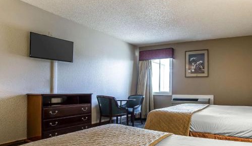 Queen Room with Two Queen Beds - Accessible/Non-Smoking 