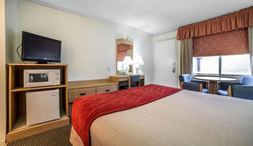 Queen Room - Non-Smoking