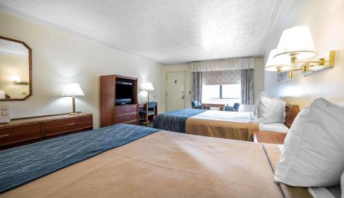 Queen Room with Two Queen Beds - Non-Smoking