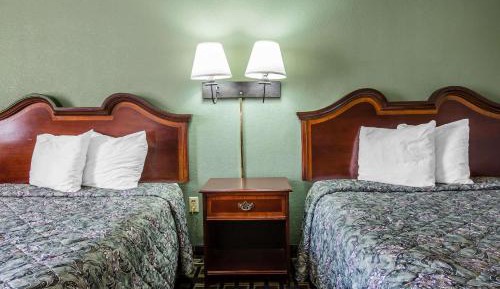Queen Room with Two Queen Beds - Smoking