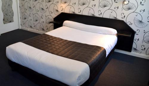 Deluxe Double Room (2 Adults + 1 Child)