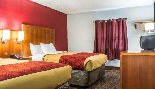 Queen Room with Two Queen Beds - Smoking