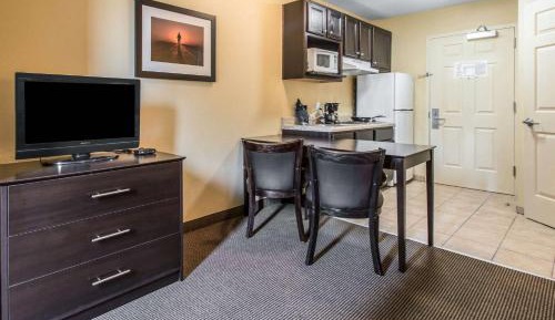 Queen Suite with Two Queen Beds - Non Smoking