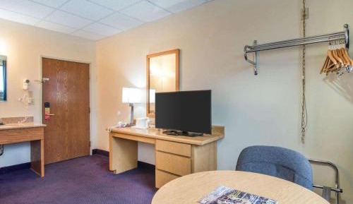 Queen Room - Disability Access - Non-Smoking