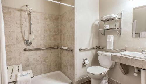 Queen Room - Accessible/Nonsmoking