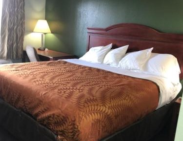 1 King Bed Non-Smoking