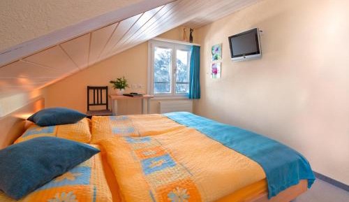 Twin Room with Shared Bathroom