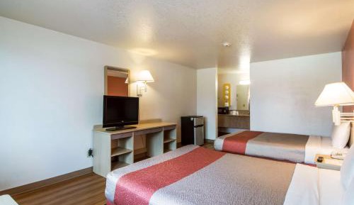 Queen Room with Two Queen Beds - Disability Access - Non-Smoking