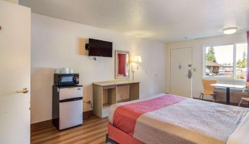 Queen Room - Non-Smoking