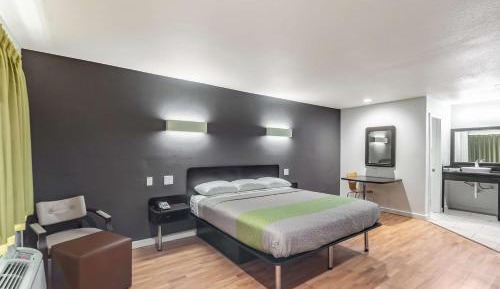 King Room - Non-Smoking