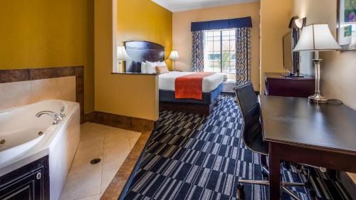 King Suite with Whirlpool - Non-Smoking
