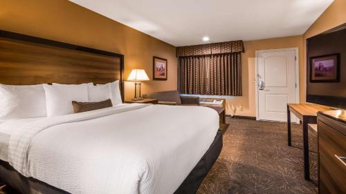 King Room with Sofa Bed - Non-Smoking