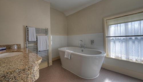 Family Room (2 Adults + 2 Children)