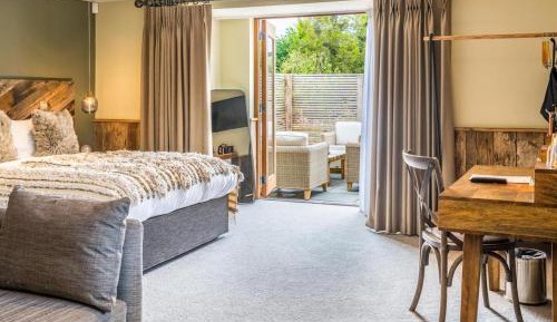 Deluxe Double Room with Extra Bed