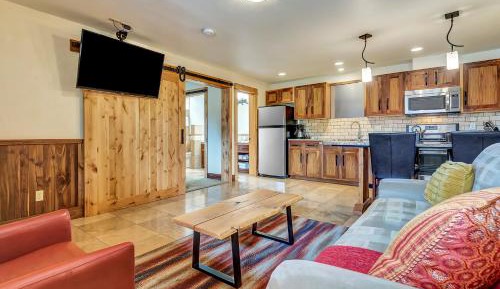 Deschutes River One-Bedroom King Suite