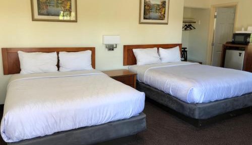 Deluxe Queen Room with Two Queen Beds