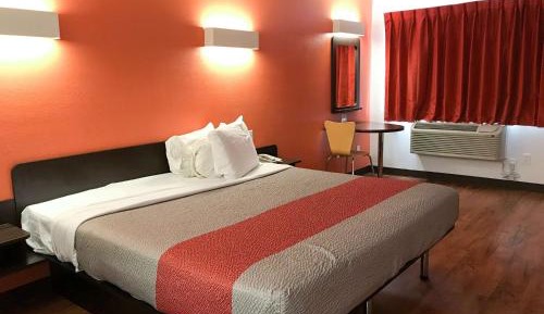 King Room - Disability Access - Non-Smoking